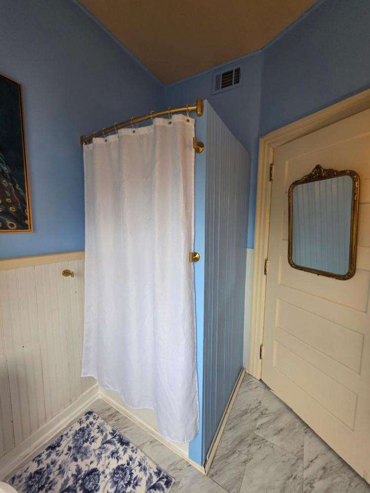 Twin Room with Shared Bathroom interior